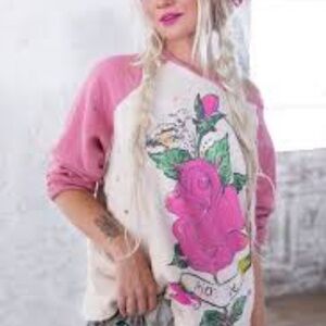 NWT- Magnolia Pearl Top 1945 Abbeyrosa Richi Sweatshirt